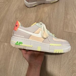 Nike Air Force 1 Pixel